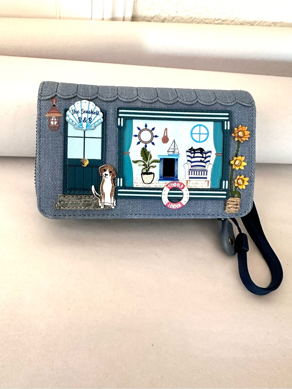 Ventula London Seaside B&B Applique Wristlet Wallet - Light Blue